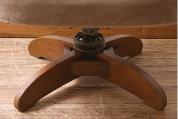 ビンテージ家具　和製　昭和中期　珍しいデザインの昭和レトロな回転チェア(回転椅子、ドクターチェア、アームチェア、ワークチェア)(R-045172)
