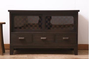 アンティーク家具　和製　昭和中期　古箪笥リメイク　レーザー組子入り　七宝文様　レトロモダンな脚付き箪笥ローボード(時代箪笥、収納棚、戸棚)(R-045175)