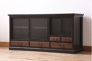 アンティーク家具　和製　大正昭和初期　天板リメイク　モールガラス入り　ツートンカラーがおしゃれな箪笥ローボード(戸棚、収納棚、テレビ台、テレビボード)(R-045176)