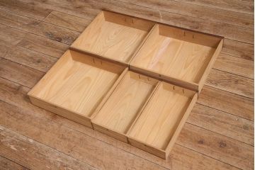 アンティーク家具　和製　大正昭和初期　天板リメイク　モールガラス入り　ツートンカラーがおしゃれな箪笥ローボード(戸棚、収納棚、テレビ台、テレビボード)(R-045176)