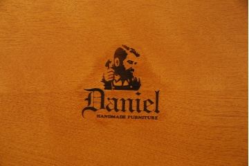 中古　横浜ダニエル(daniel)　A-533　2人掛け 木の温もりを感じるベンチラブチェア(ベンチ、ダイニングチェア、板座、長椅子)(定価約38万円)(R-045178)