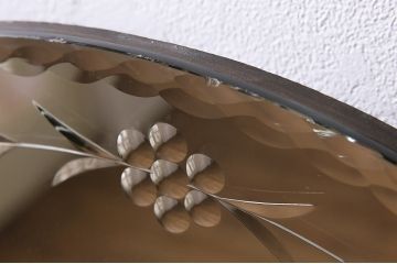 アンティーク雑貨　イギリスビンテージ　ラウンド型　植物モチーフが可愛らしいウォールミラー(壁掛けミラー、鏡)(R-045240)