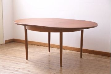 ヴィンテージ家具　北欧ビンテージ　G-PLAN(ジープラン)　木の温もり感じるエクステンションテーブル(ラウンドテーブル、ダイニングテーブル)(R-045255)