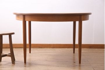 ヴィンテージ家具　北欧ビンテージ　G-PLAN(ジープラン)　木の温もり感じるエクステンションテーブル(ラウンドテーブル、ダイニングテーブル)(R-045255)