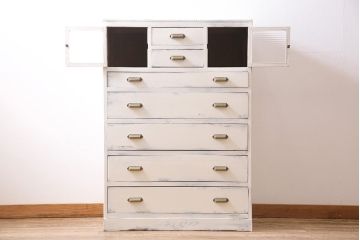 アンティーク家具　昭和中期　モールガラス入り　シャビーなペイントがおしゃれなチェスト(引き出し)(R-045278)