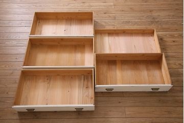 アンティーク家具　昭和中期　モールガラス入り　シャビーなペイントがおしゃれなチェスト(引き出し)(R-045278)
