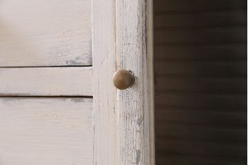 アンティーク家具　昭和中期　モールガラス入り　シャビーなペイントがおしゃれなチェスト(引き出し)(R-045278)