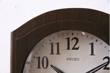 アンティーク時計　昭和中期　SEIKO(セイコー)　ゼンマイ式　30DAY　カレンダー付き　かわいらしいデザインの上品な掛け時計(柱時計、振り子時計)(R-045298)