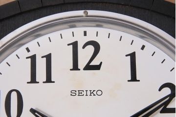 アンティーク時計　昭和中期　SEIKO(セイコー)　ゼンマイ式　30DAY　カレンダー付き　かわいらしいデザインの上品な掛け時計(柱時計、振り子時計)(R-045298)