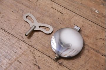 アンティーク時計　昭和中期　SEIKO(セイコー)　ゼンマイ式　30DAY　カレンダー付き　かわいらしいデザインの上品な掛け時計(柱時計、振り子時計)(R-045298)