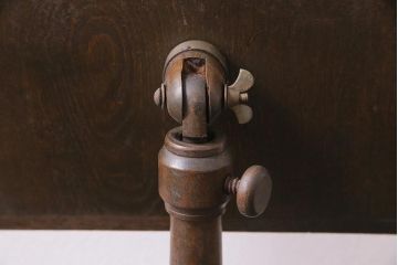 アンティーク雑貨　昭和初期　ナラ材　小振りの木製譜面台(譜面立て、レシピ台、メニュー台、イーゼル)(R-045299)