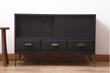 アンティーク家具　和製　昭和中期　総桐材　シックでモダンな雰囲気が魅力の鉄脚付きローボード(テレビ台、戸棚、収納棚)(R-045300)