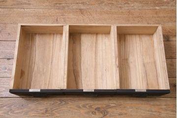 アンティーク家具　和製　昭和中期　総桐材　シックでモダンな雰囲気が魅力の鉄脚付きローボード(テレビ台、戸棚、収納棚)(R-045300)
