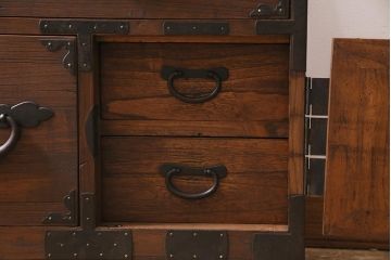 アンティーク家具　大正昭和初期　前面桐材　和の趣漂う箪笥ローボード(時代箪笥、ローチェスト、テレビ台)(R-045301)