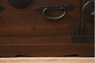 アンティーク家具　大正昭和初期　前面桐材　和の趣漂う箪笥ローボード(時代箪笥、ローチェスト、テレビ台)(R-045301)