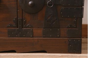 アンティーク家具　大正昭和初期　前面桐材　和の趣漂う箪笥ローボード(時代箪笥、ローチェスト、テレビ台)(R-045301)