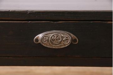 アンティーク家具　和製　明治大正期　ヒノキ材　引き出し付き　洋家具のような引手が目を引く文机(ローテーブル、座机)(R-045330)