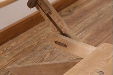アンティーク家具　昭和初期　ストリップド(剥離)　ケヤキ材・ヒノキ材　折りたたみ式が便利なリーディングデスク(学習机)(R-045341)