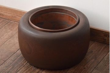 アンティーク雑貨　壱参五　丸いフォルムが趣溢れる桐火鉢(木製火鉢、鉢カバー)(R-045346)