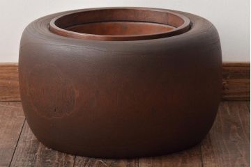 アンティーク雑貨　壱参五　丸いフォルムが趣溢れる桐火鉢(木製火鉢、鉢カバー)(R-045346)
