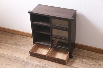 アンティーク家具　大正期　引き出し付き　小ぶりサイズ!和の雰囲気漂う戸棚(ガラスキャビネット、収納棚)(R-045351)