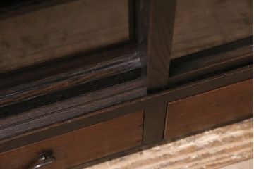 アンティーク家具　大正期　引き出し付き　小ぶりサイズ!和の雰囲気漂う戸棚(ガラスキャビネット、収納棚)(R-045351)