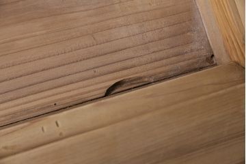 レトロ家具　和製アンティーク　ストリップド(剥離)　レトロガラスとモールガラスが目を惹く戸棚(ガラス戸棚、キャビネット、収納棚)(R-045356)
