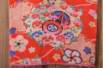 昭和初期　花に宝尽くし　錦紗縮緬　子供着物(正絹、古布)(R-045366)