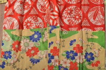 大正〜昭和初期　花柄　背抜き縮緬着物(正絹、古布)(R-045367)