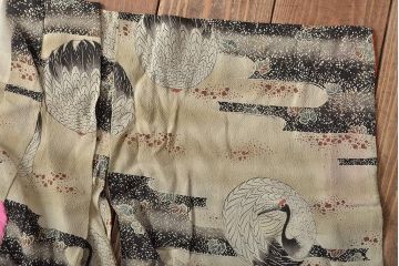 アンティーク着物　大正〜昭和初期　鶴丸柄　縮緬着物(正絹、古布)(R-045370)