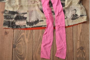 アンティーク着物　大正〜昭和初期　鶴丸柄　縮緬着物(正絹、古布)(R-045370)