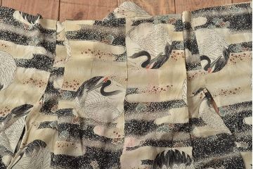 アンティーク着物　大正〜昭和初期　鶴丸柄　縮緬着物(正絹、古布)(R-045370)