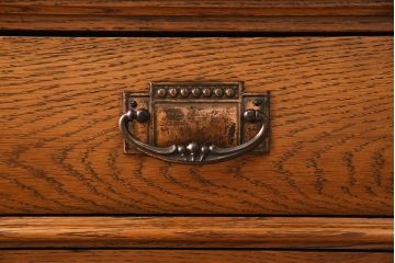 アンティーク家具　イギリスアンティーク　オーク材　クラシカルな雰囲気が素敵なミラーバックサイドボード(キャビネット、収納棚)(R-045378)