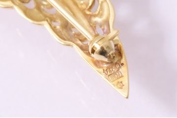 ヴィンテージアクセサリー　K18　透かしリーフモチーフのゴールドブローチ(ビンテージ)(R-045383)