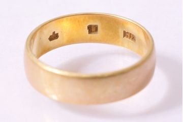 ヴィンテージアクセサリー　K18　ゴールド　梅の図が刻まれたリング(指輪、ビンテージ)(R-045385)