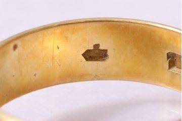 ヴィンテージアクセサリー　K18　ゴールド　梅の図が刻まれたリング(指輪、ビンテージ)(R-045385)