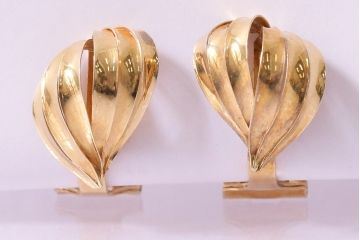ヴィンテージアクセサリー　K18　ゴールド　モダンスタイルにも合うビンテージイヤリング(R-045392)