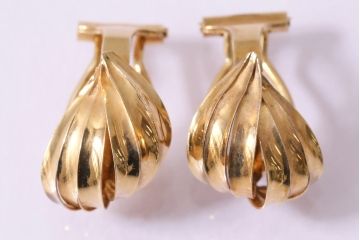 ヴィンテージアクセサリー　K18　ゴールド　モダンスタイルにも合うビンテージイヤリング(R-045392)