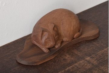 昭和レトロ　眠り猫　木彫　置物(日光一刀彫、置き物、オブジェ)(R-045401)