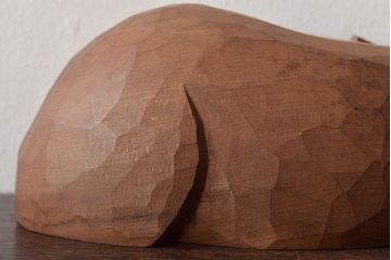 昭和レトロ　眠り猫　木彫　置物(日光一刀彫、置き物、オブジェ)(R-045401)