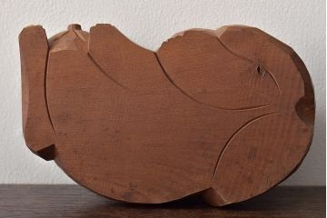 昭和レトロ　眠り猫　木彫　置物(日光一刀彫、置き物、オブジェ)(R-045401)