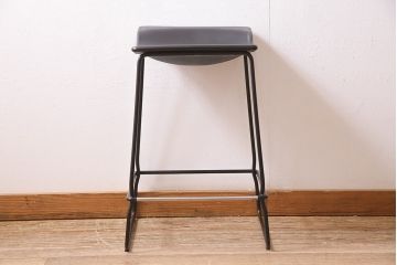 中古　スペイン　Viccarbe(ヴィッカルベ)社　LAST MINUTE Medium Stool　軽やかなデザインがかっこいいスツール(チェア、椅子、カッシーナ、Cassina)(定価約8万円)(R-045407)