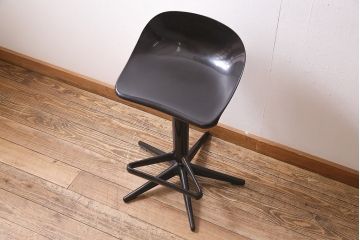 中古　イタリア　kartell(カルテル)社　Spoon(スプーン)　ユニークなデザインの回転イス(回転椅子、チェア、ハイスツール)(定価約8万円)(R-045408)