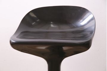 中古　イタリア　kartell(カルテル)社　Spoon(スプーン)　ユニークなデザインの回転イス(回転椅子、チェア、ハイスツール)(定価約8万円)(R-045408)
