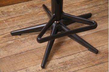 中古　イタリア　kartell(カルテル)社　Spoon(スプーン)　ユニークなデザインの回転イス(回転椅子、チェア、ハイスツール)(定価約8万円)(R-045408)