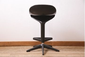 中古　イタリア　kartell(カルテル)社　Spoon(スプーン)　ユニークなデザインの回転イス(回転椅子、チェア、ハイスツール)(定価約8万円)(R-045408)