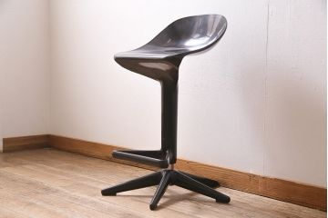 中古　イタリア　kartell(カルテル)社　Spoon(スプーン)　ユニークなデザインの回転イス(回転椅子、チェア、ハイスツール)(定価約8万円)(R-045408)