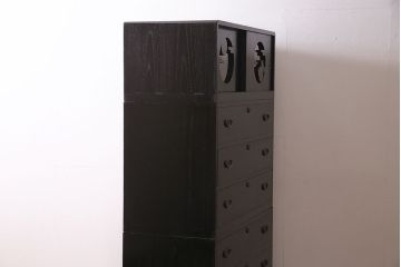 中古　引き戸リメイク　月とうさぎの丸窓が風情漂う加茂総桐箪笥(総桐たんす、衣装箪笥、戸棚、和タンス(R-045409)