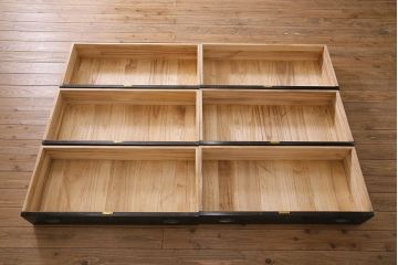 中古　引き戸リメイク　月とうさぎの丸窓が風情漂う加茂総桐箪笥(総桐たんす、衣装箪笥、戸棚、和タンス(R-045409)