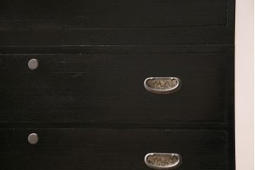 中古　引き戸リメイク　月とうさぎの丸窓が風情漂う加茂総桐箪笥(総桐たんす、衣装箪笥、戸棚、和タンス(R-045409)